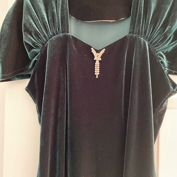 Green velvet gown - Picture 4 of 7